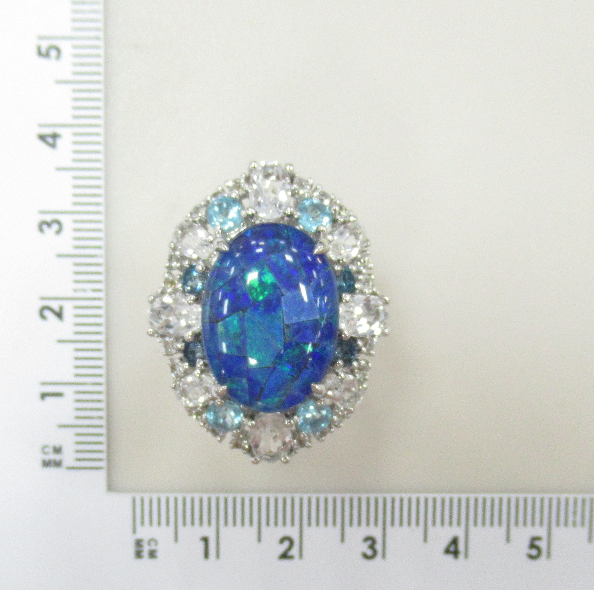 Серебряное кольцо 925 пробы; вставки 4 Апатит 0,84ct; 8 Топаз бел. 5,8ct; 20 Циркон бел. 0,7ct; 4 Топаз Лондон 0,54ct; 1 Опал триплет синий 6,65ct;